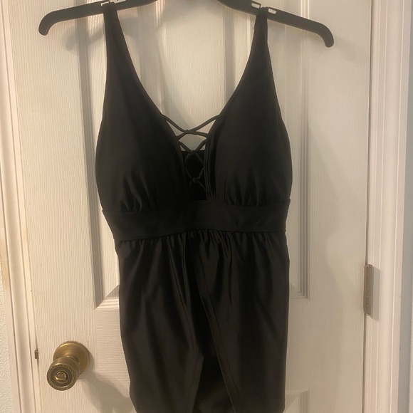 Black 1 Piece Swimsuit w/ Built in Skirt Size 14 - Picture 6 of 13